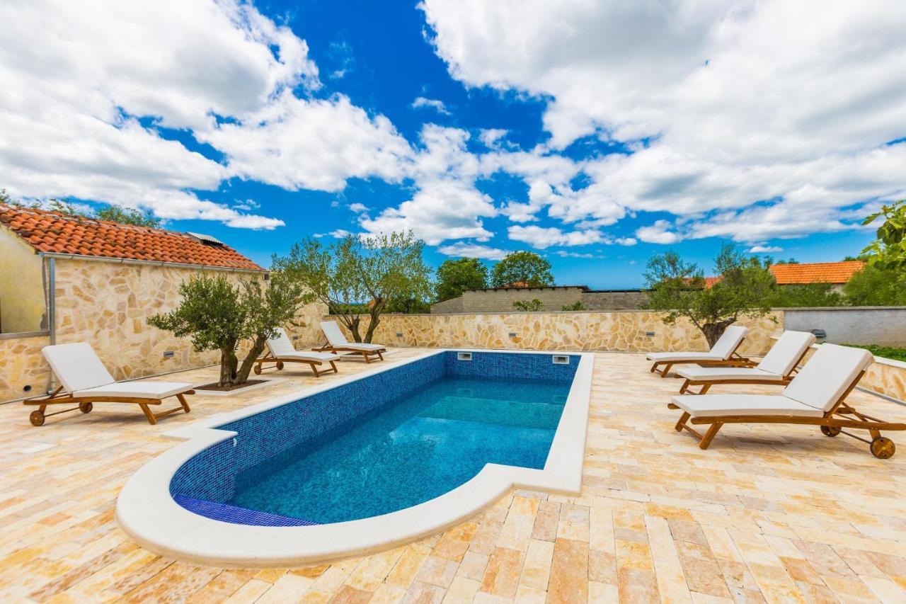 Villa Tina With Swimming Pool, Tennis Court, Games Room, Sauna, Gym, Bbq Policnik Luaran gambar