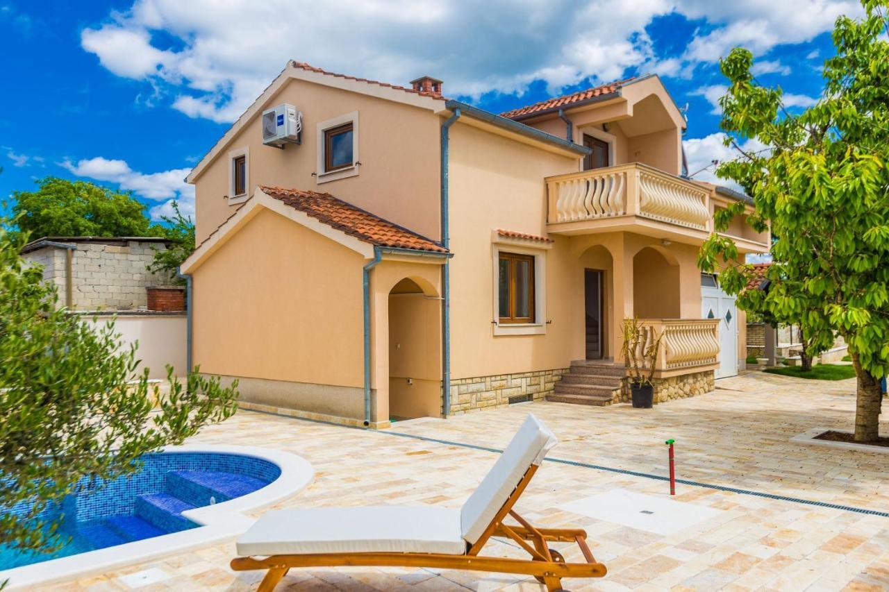 Villa Tina With Swimming Pool, Tennis Court, Games Room, Sauna, Gym, Bbq Policnik Luaran gambar
