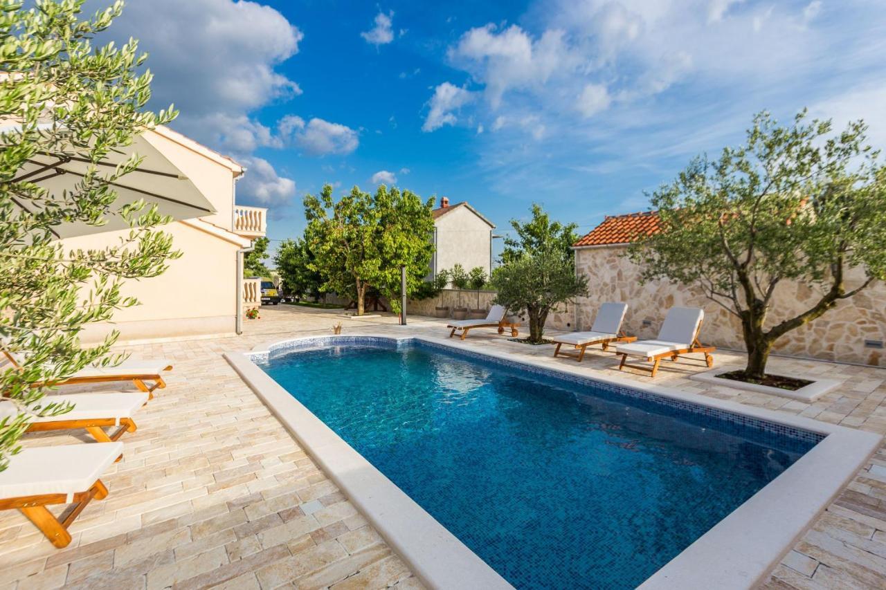 Villa Tina With Swimming Pool, Tennis Court, Games Room, Sauna, Gym, Bbq Policnik Luaran gambar