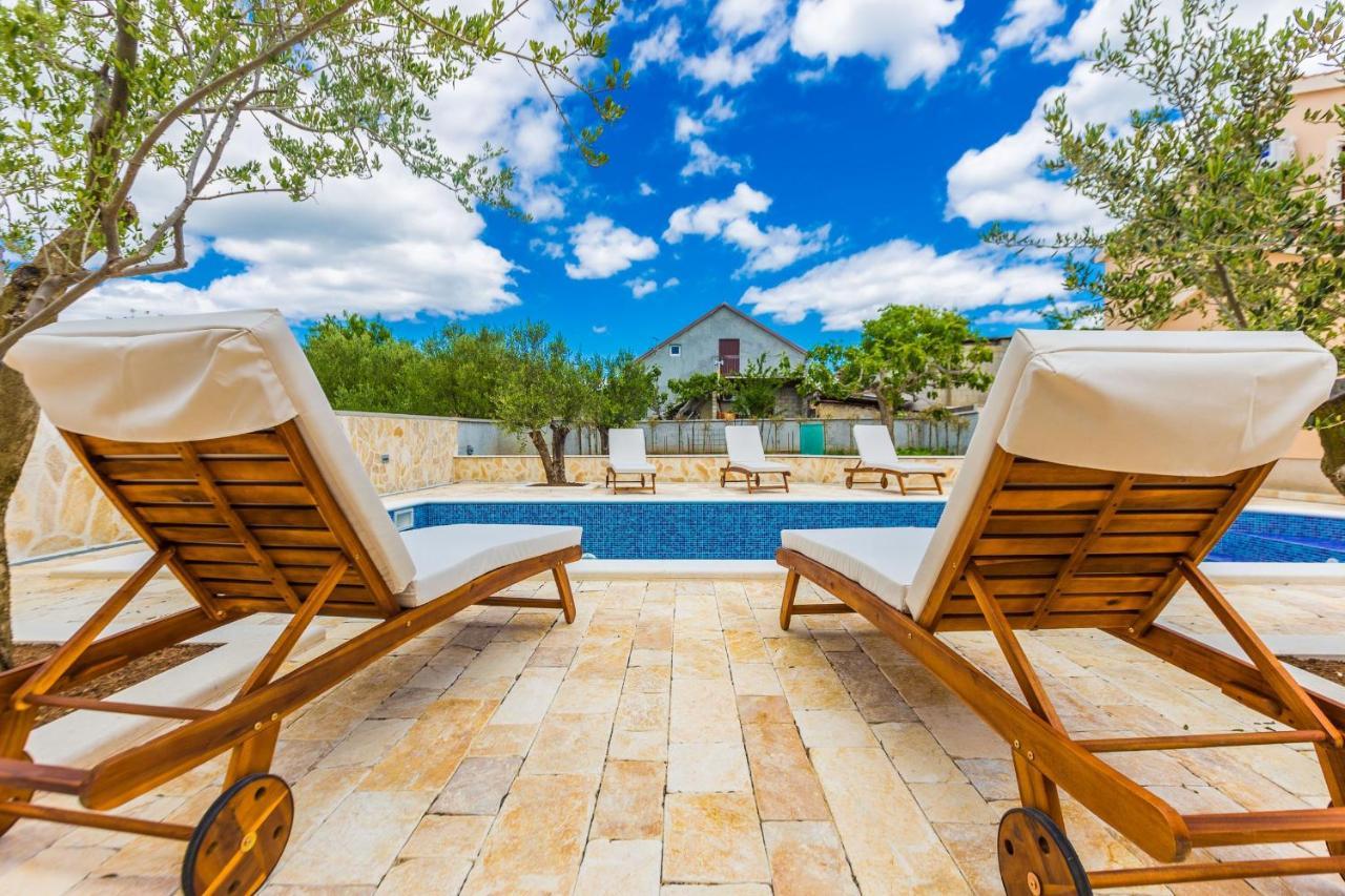 Villa Tina With Swimming Pool, Tennis Court, Games Room, Sauna, Gym, Bbq Policnik Luaran gambar