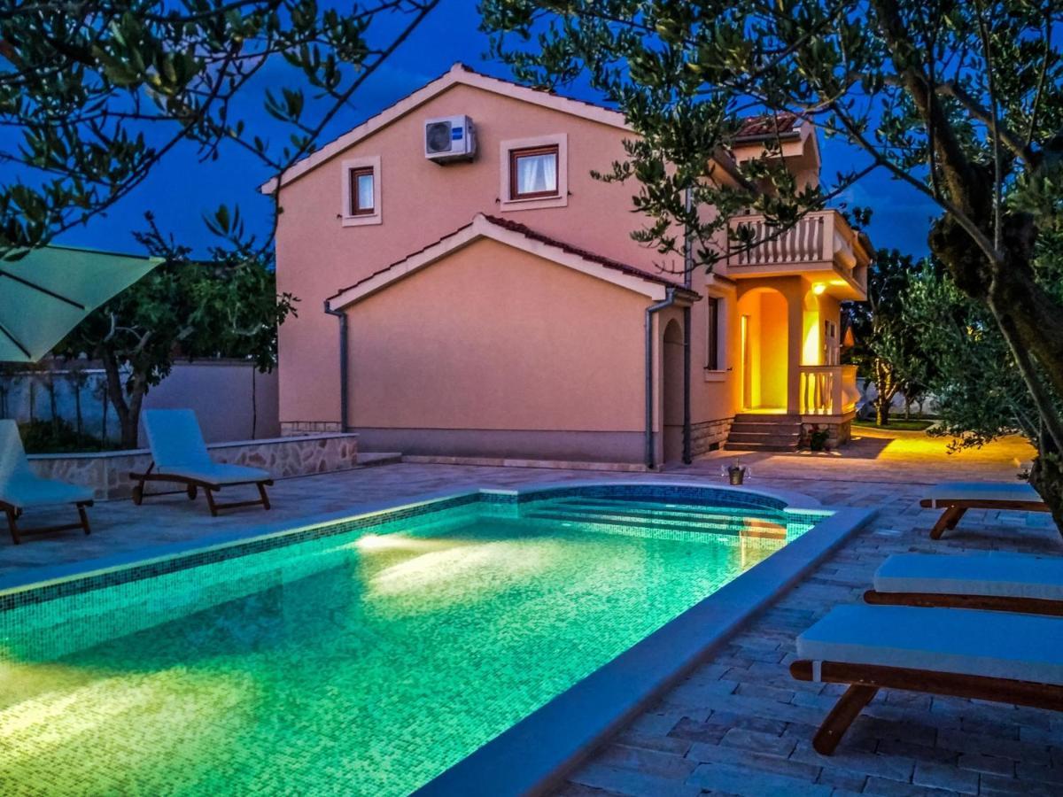 Villa Tina With Swimming Pool, Tennis Court, Games Room, Sauna, Gym, Bbq Policnik Luaran gambar