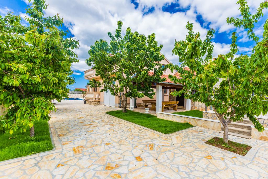 Villa Tina With Swimming Pool, Tennis Court, Games Room, Sauna, Gym, Bbq Policnik Luaran gambar