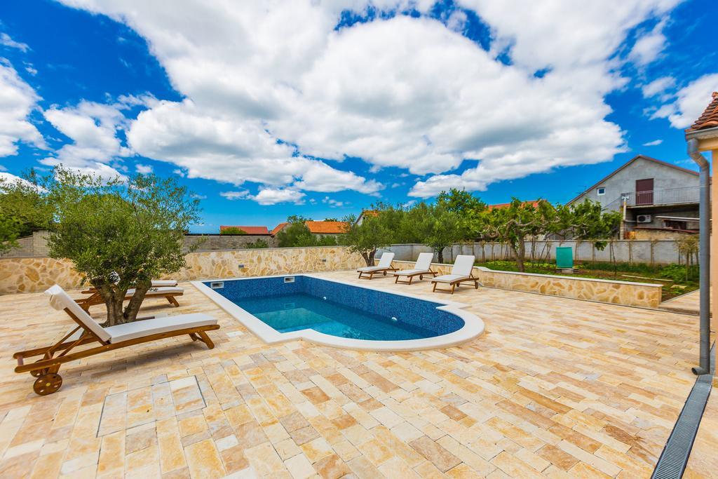 Villa Tina With Swimming Pool, Tennis Court, Games Room, Sauna, Gym, Bbq Policnik Luaran gambar
