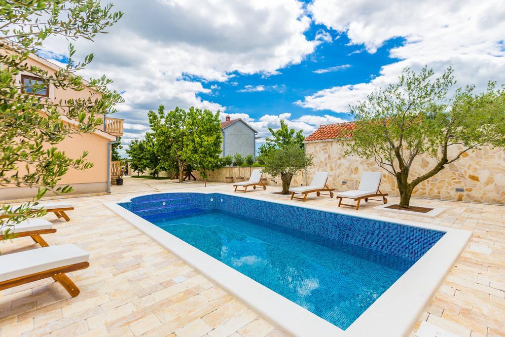 Villa Tina With Swimming Pool, Tennis Court, Games Room, Sauna, Gym, Bbq Policnik Luaran gambar