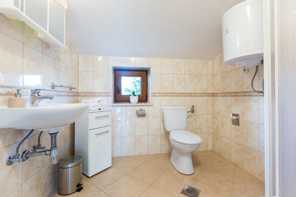 Villa Tina With Swimming Pool, Tennis Court, Games Room, Sauna, Gym, Bbq Policnik Luaran gambar