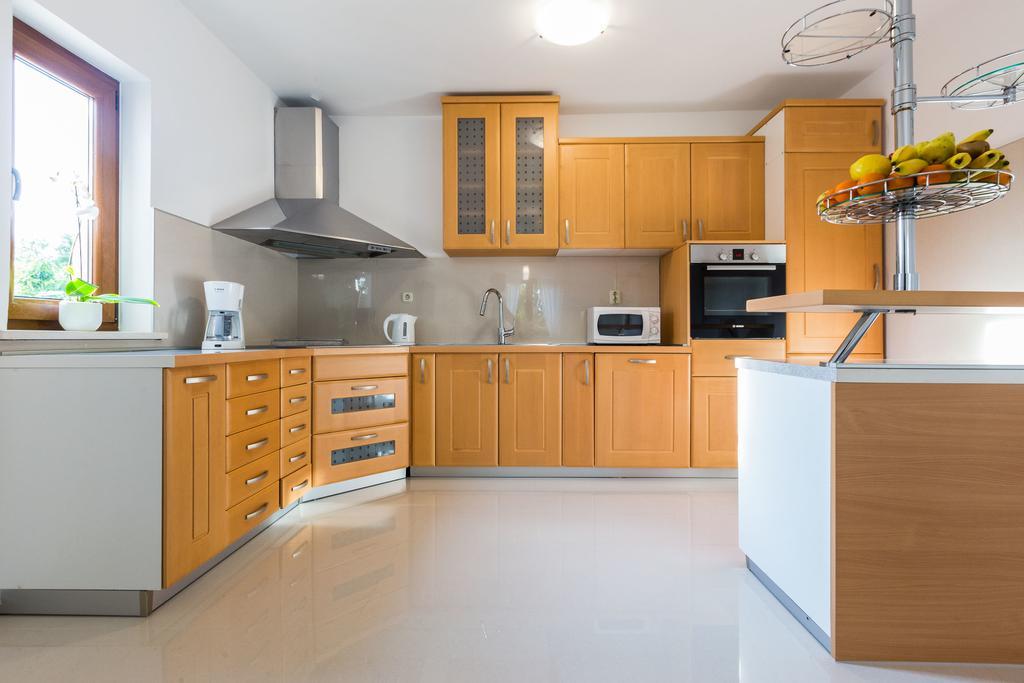 Villa Tina With Swimming Pool, Tennis Court, Games Room, Sauna, Gym, Bbq Policnik Luaran gambar