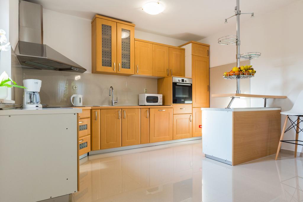 Villa Tina With Swimming Pool, Tennis Court, Games Room, Sauna, Gym, Bbq Policnik Luaran gambar