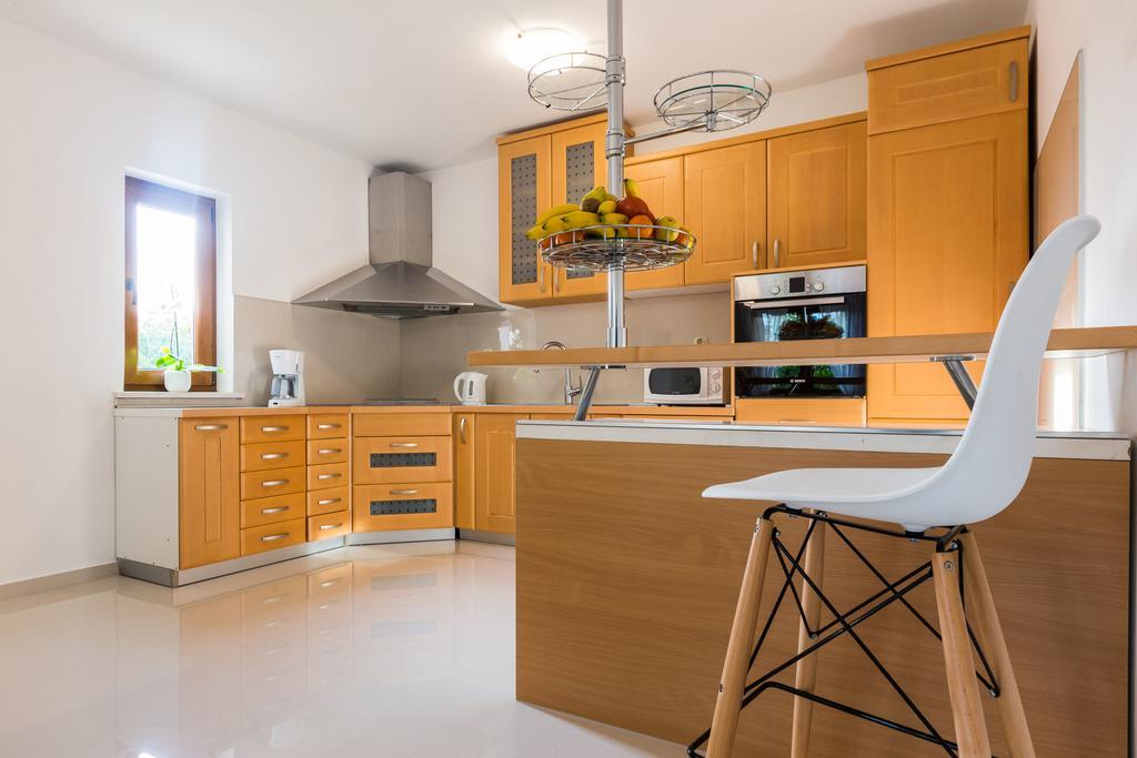 Villa Tina With Swimming Pool, Tennis Court, Games Room, Sauna, Gym, Bbq Policnik Luaran gambar