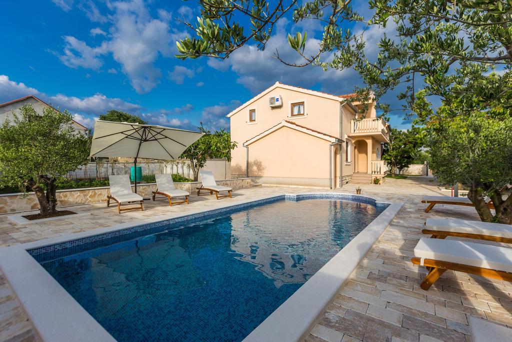 Villa Tina With Swimming Pool, Tennis Court, Games Room, Sauna, Gym, Bbq Policnik Luaran gambar