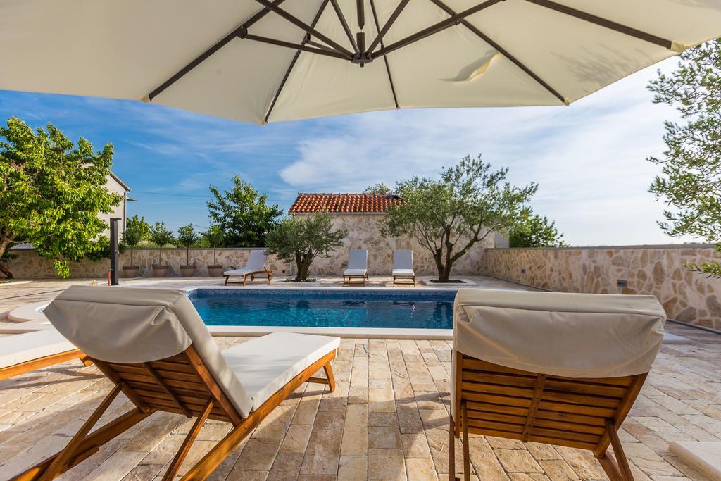 Villa Tina With Swimming Pool, Tennis Court, Games Room, Sauna, Gym, Bbq Policnik Luaran gambar