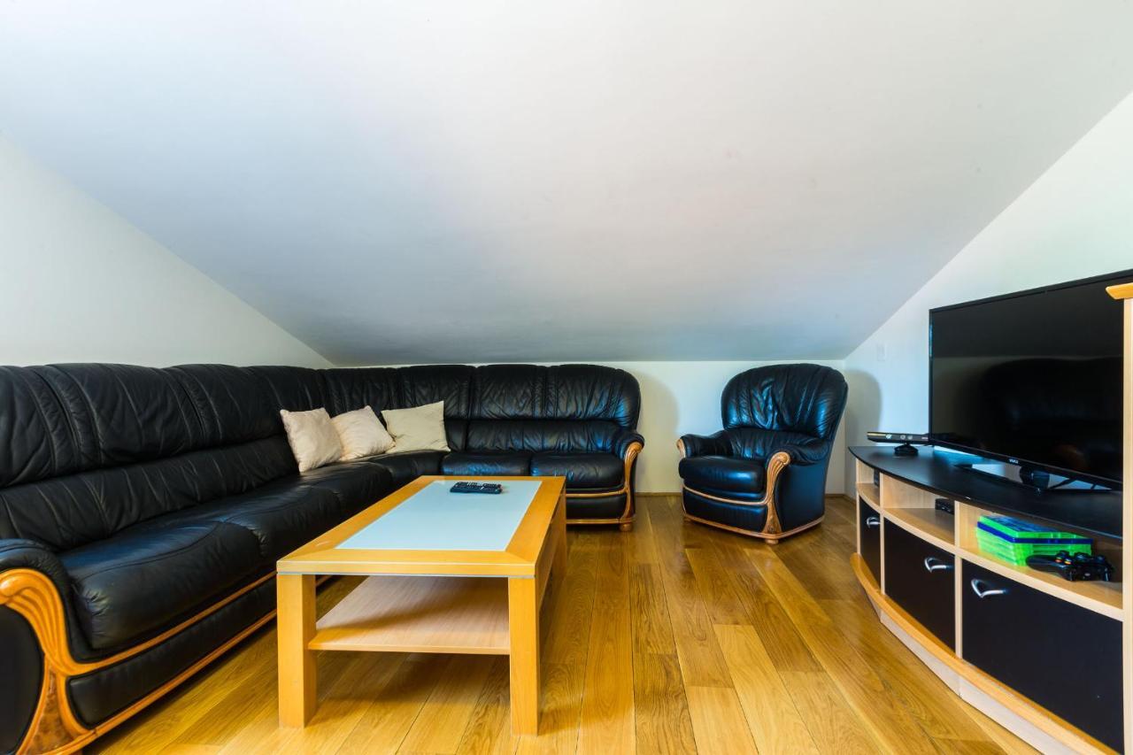Villa Tina With Swimming Pool, Tennis Court, Games Room, Sauna, Gym, Bbq Policnik Luaran gambar